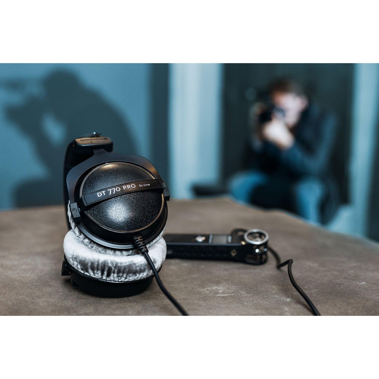 Beyerdynamic DT 770 PRO - closed studio headphone