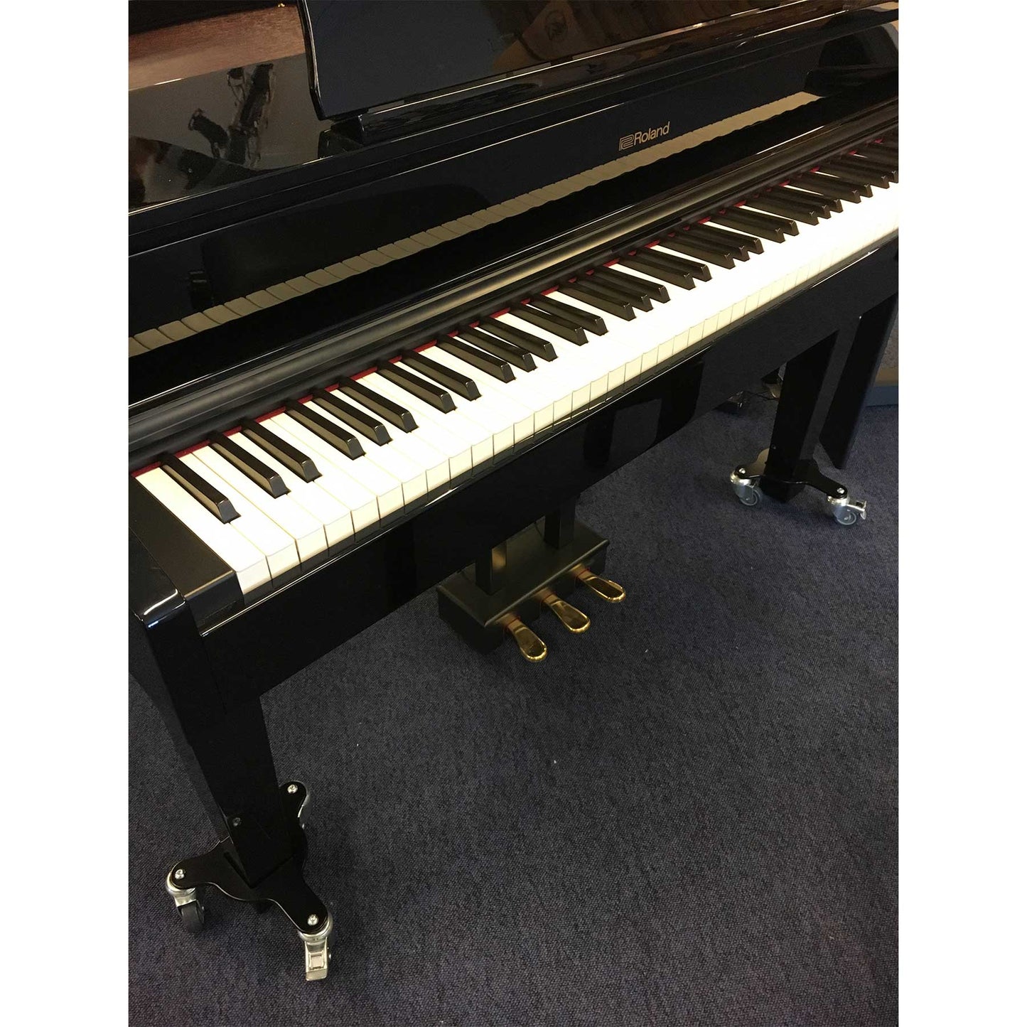 Transport wheels for digital grand piano