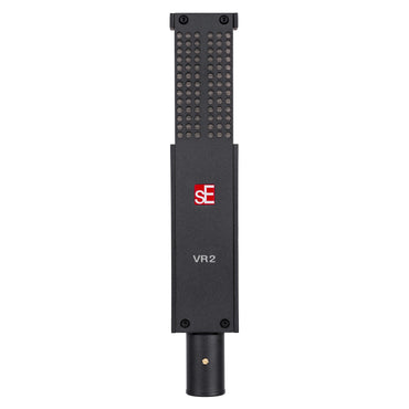 Sorte båndmikrofon med perforeret øvre del og sE Electronics logo i midten