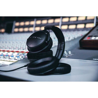 Beyerdynamic DT 1770 PRO 250 ohm - closed Hi-End studio headphones with Tesla technology