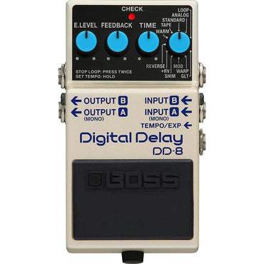 Digital delay pedal med blå knapper og flere justeringsmuligheder til lydstyrke og feedback
