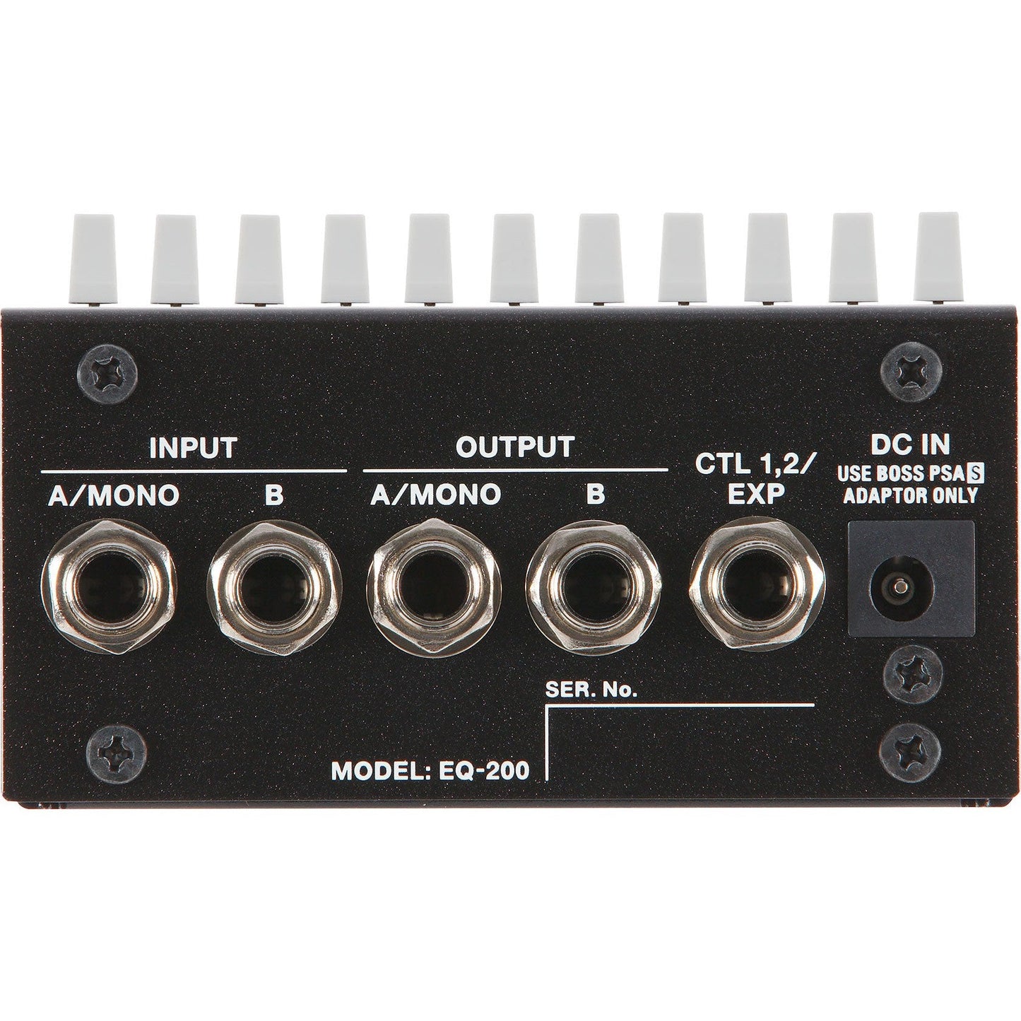 Bagpanel med input, output og strømstik på en grafisk equalizer pedal.