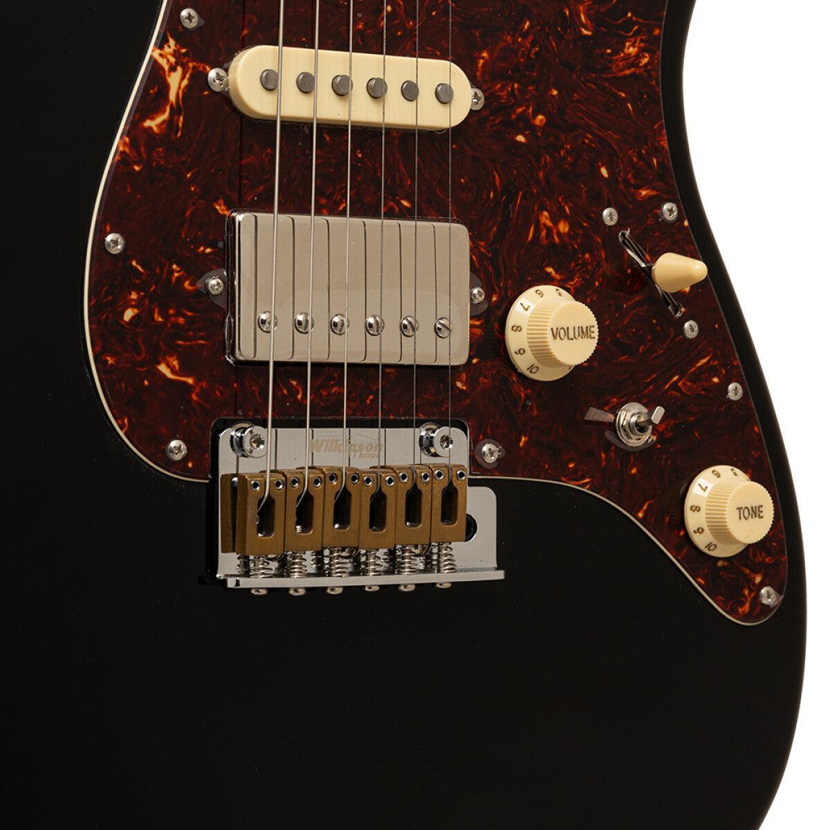 Crafter CREMA SVVSM CB – S-style elguitar HSS med gigbag (Cosmic Black)