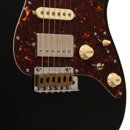 Crafter CREMA SVVSM CB – S-style elguitar HSS med gigbag (Cosmic Black)