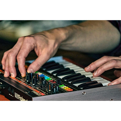 JUPITER-08 Synthesizer