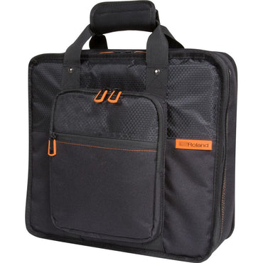 Sort gigbag med orange lynlåse og håndtag til transport af musikudstyr.