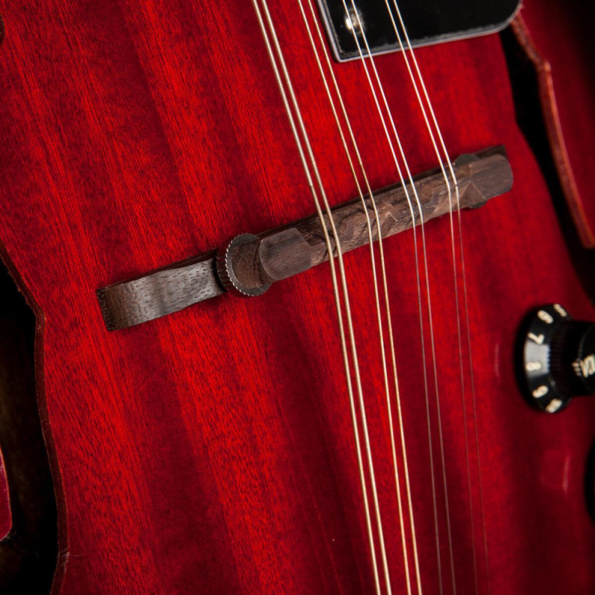 Stagg M50 E – Elektro-akustisk mandolin (redburst)