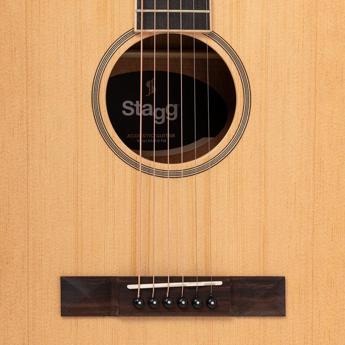 Stagg SA45 D-FM – Dreadnought western-guitar med gran og flamed mahogni