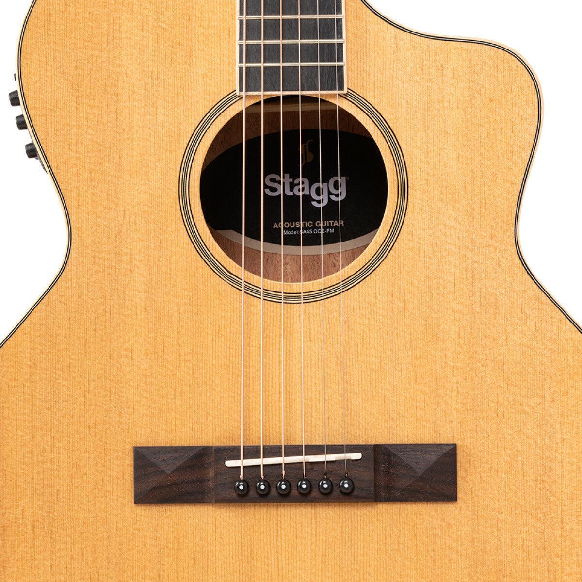 Stagg SA45 OCE-FM – Akustisk/elektrisk auditorium guitar med flamed maple