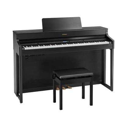 Sort digitalpiano med tilhørende bænk og tre pedaler i et moderne design
