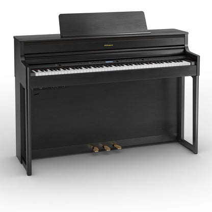 Sort digitalpiano med tre pedaler og klaverbygget design i træfinish
