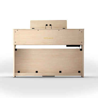 Digitalpiano i lyst trædesign med moderne og elegant finish set bagfra