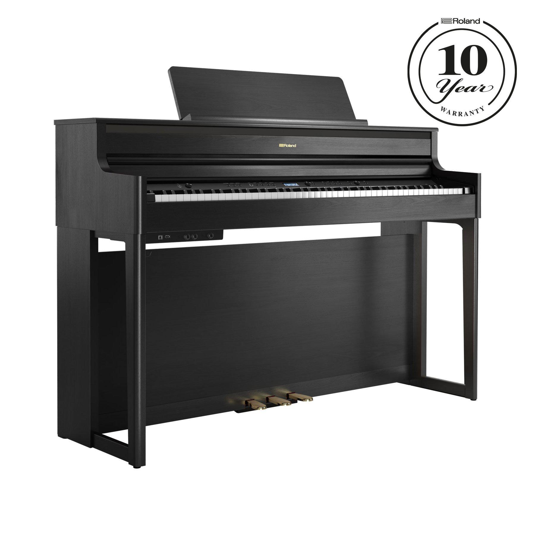 Moderne digitalpiano i sort træ med tangenter og tre pedaler i elegant design