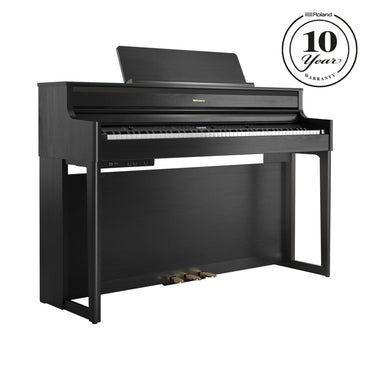 Moderne digitalpiano i sort træ med tangenter og tre pedaler i elegant design