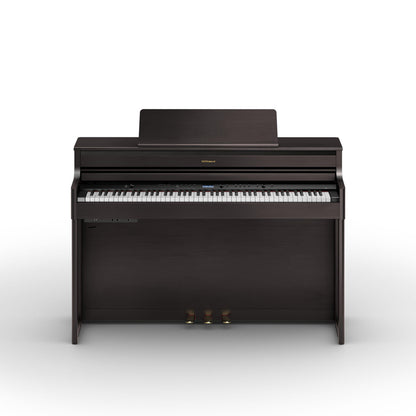 Digitalt piano i elegant mørkt træ med fuldt tastatur og tre pedaler foran