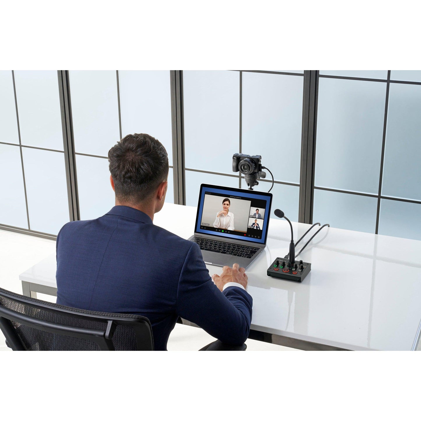 Roland UVC-02 Web Presentation Dock